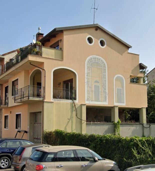 Una Pratica Mansardina Turin Exterior foto